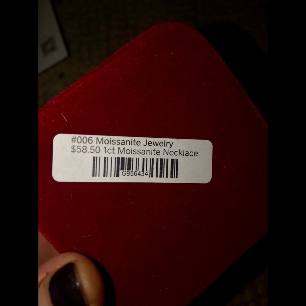 NWT! 1 Carat Moissanite Necklace! Comes with Certification! ๐๐๐ - Picture 4 of 7